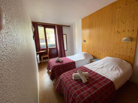 Le Nabias 1450 Hotel Genos Bagian luar foto