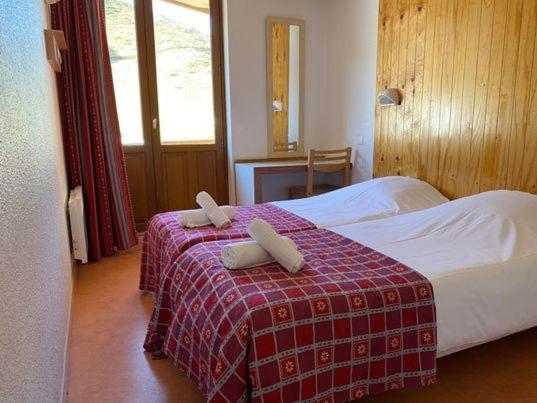 Le Nabias 1450 Hotel Genos Bagian luar foto