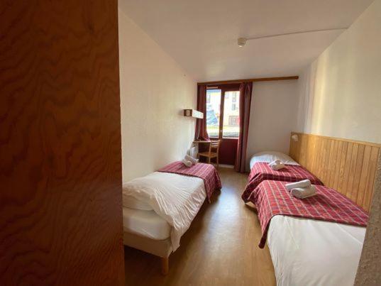 Le Nabias 1450 Hotel Genos Bagian luar foto